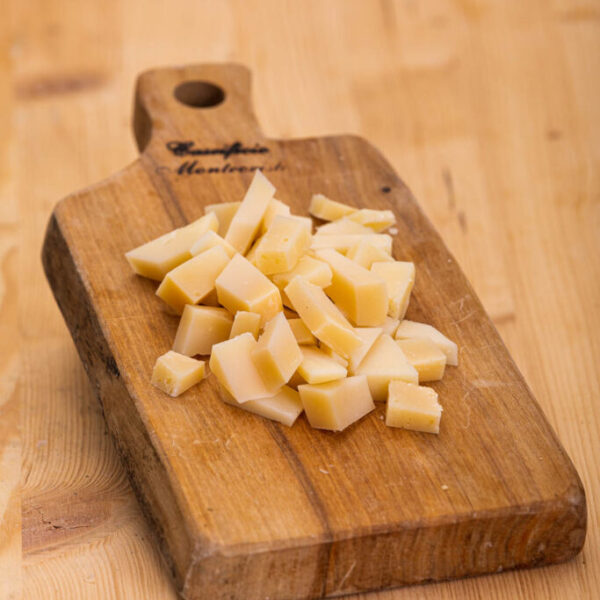 Formaggio pecorino Il Conte a cubetti