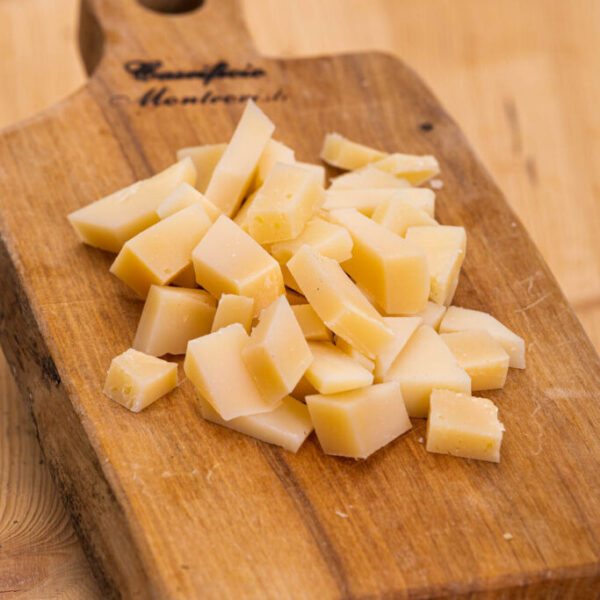 Formaggio pecorino Il Conte a cubetti